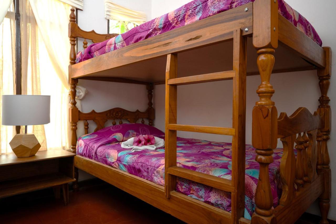 פאריטה Hotel La Isla מראה חיצוני תמונה